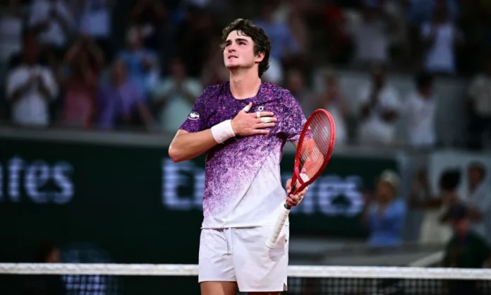 João Fonseca Vence Novak Djokovic em Virada Épica e Faz História em Roland Garros: Brasileiro Avança às Oitavas de Final