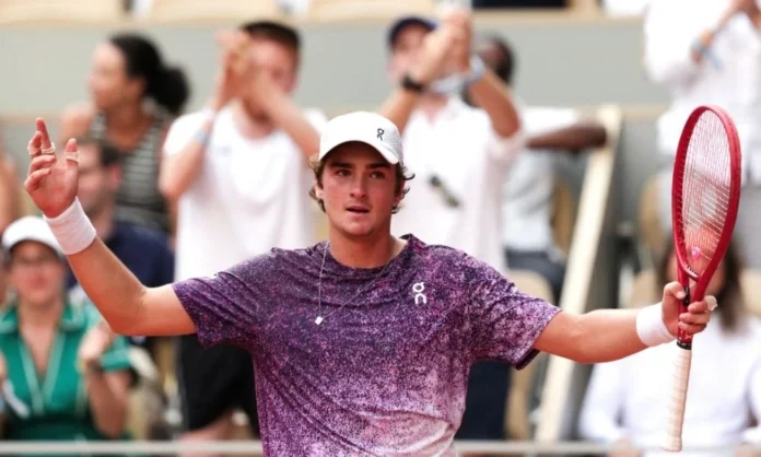 Ascensão de João Fonseca: Promessa Brasileira Desafia Casper Ruud nas Oitavas de Final de Roland Garros Após Virada Épica Contra Djokovic; Torneio Terá Campeão Inédito