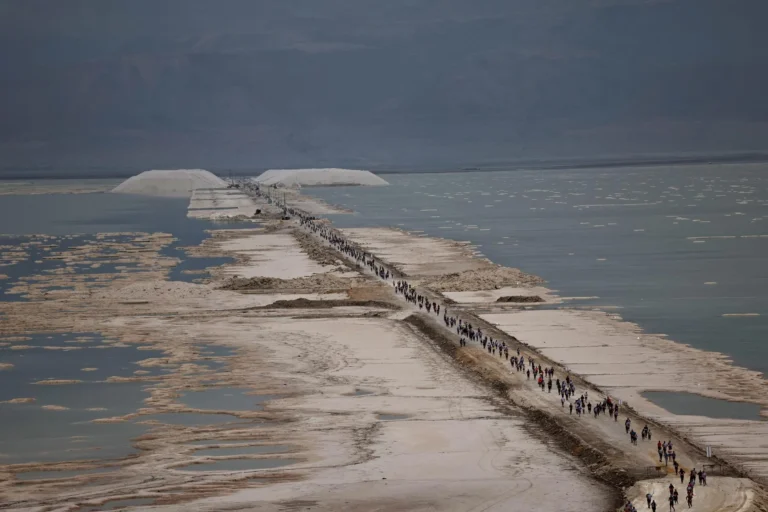 Projetos Cruciais para Salvar o Mar Morto Empacam e Especialistas Alertam para Risco de ‘Novo Mar de Aral’