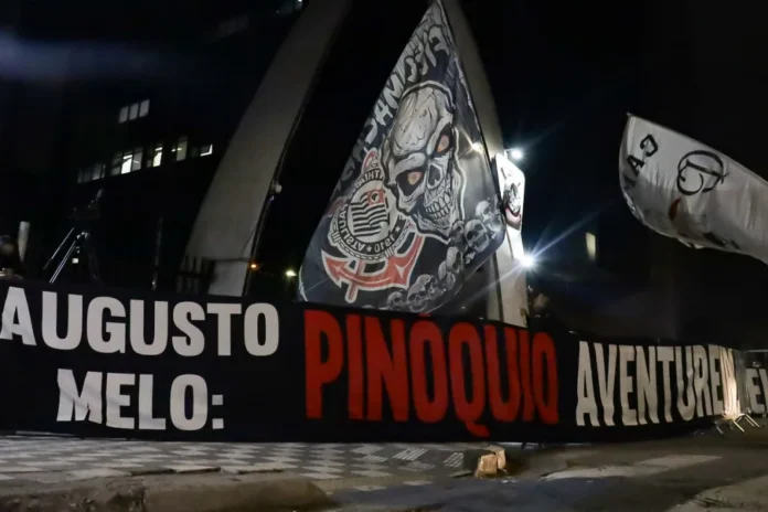 Ex-presidente do Corinthians é expulso do quadro de sócios do clube – Jovem Pan