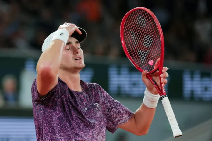 Jovem Talento João Fonseca É Eliminado nas Quartas de Roland Garros Após Batalha Contra Jakub Menšík: Detalhes da Partida e o Próximo Desafio na Grama