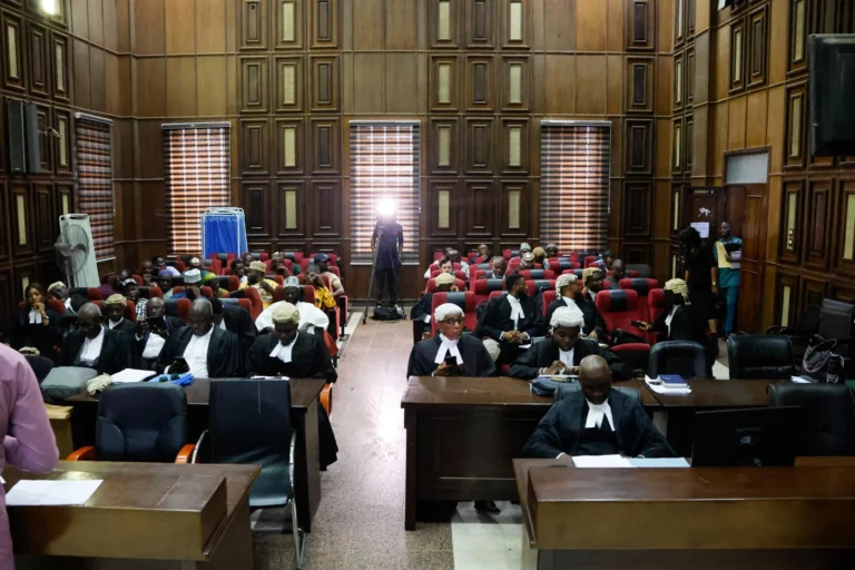 Tribunal Nigeriano Condena Quatro Homens à Morte por Ataque Terrorista a Igreja Católica em 2022