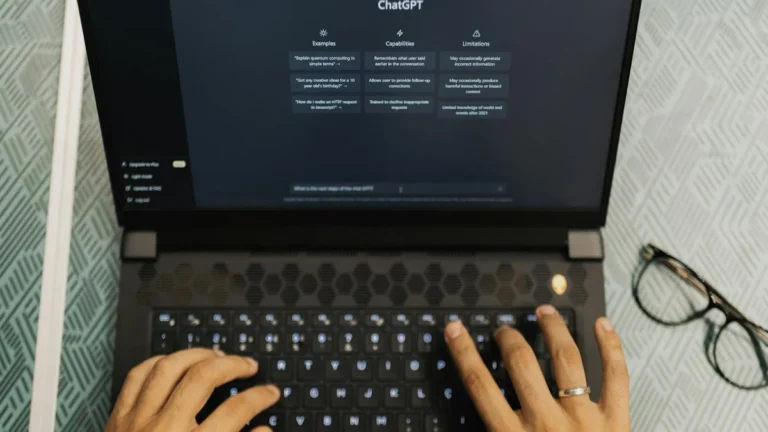 Domine a Comunicação Profissional: 8 Prompts de IA que Mantêm Sua Voz e Otimizam Seus E-mails para Produtividade e Clareza