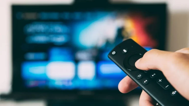 TV maior gasta muito mais energia? Veja a comparação real e o que muda na sua conta de luz