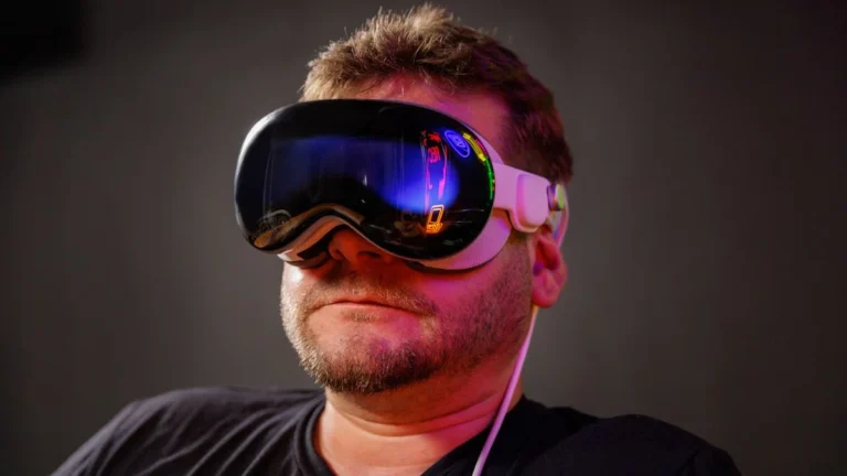Apple pode abandonar o Vision Pro e focar em Óculos Inteligentes com IA para competir com a Meta, aponta analista