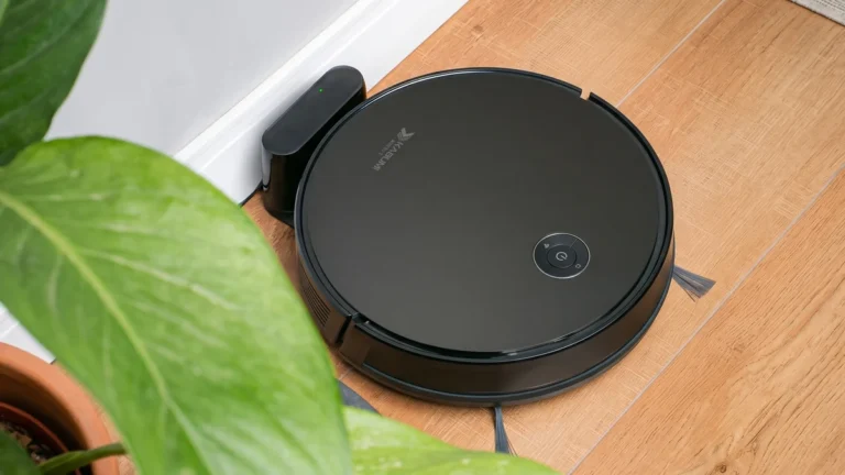 Robô Aspirador KaBuM! Smart 550: Aspira e Passa Pano em Casa Grande por Menos de R$ 700 em Oferta Exclusiva