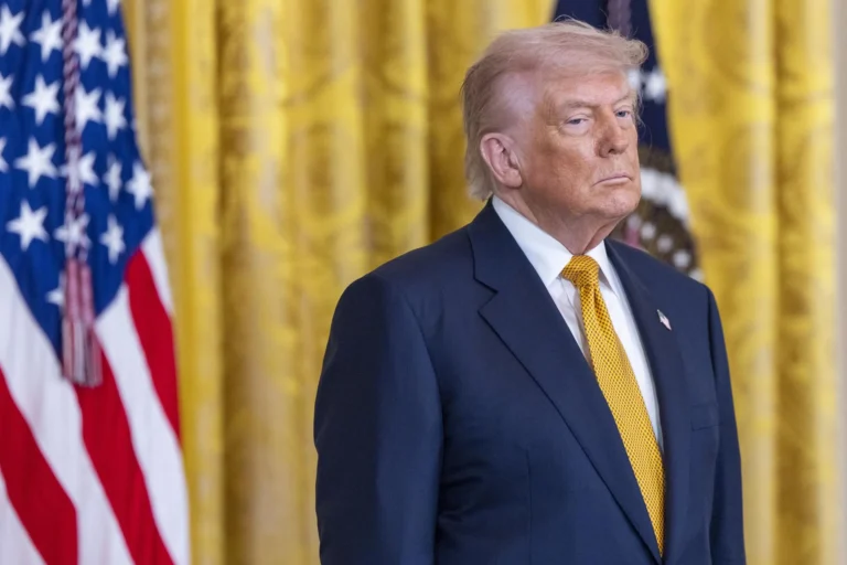 Trump anuncia acordo histórico EUA-Irã para reabrir Estreito de Ormuz neste domingo