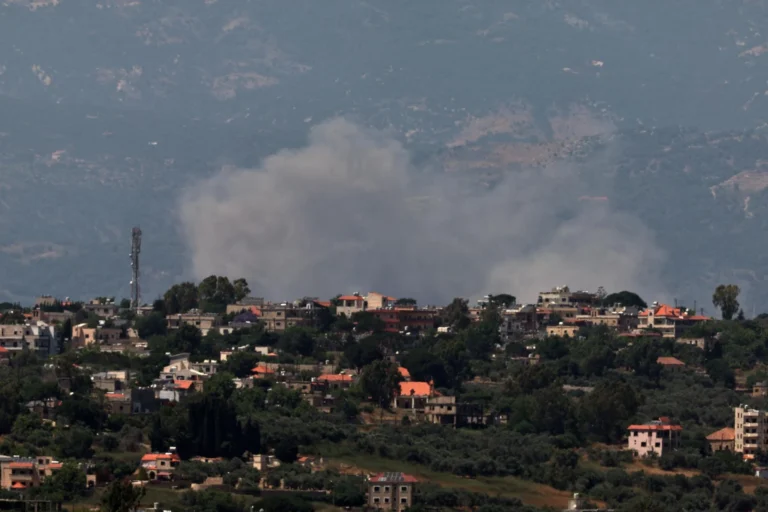 Israel mantém tropas no Líbano e desafia cessar-fogo após morte de soldados
