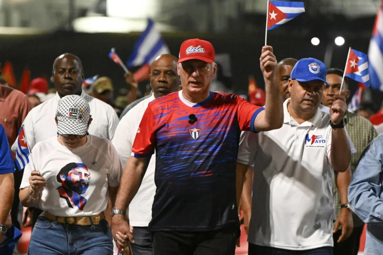 Cuba aprova maior pacote de reformas econômicas em 15 anos sob pressão dos EUA e crise interna