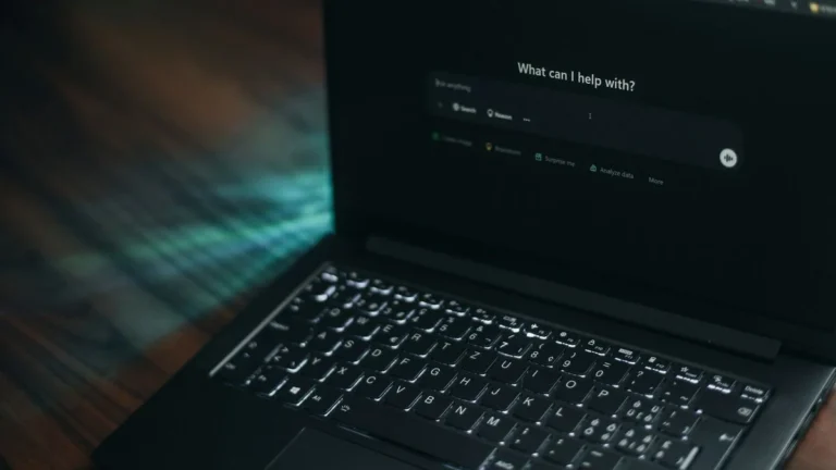 Evite Vazamentos e Golpes: As 3 Coisas Cruciais Que Você Nunca Deve Colocar em um Prompt de IA para Proteger Seus Dados e Privacidade