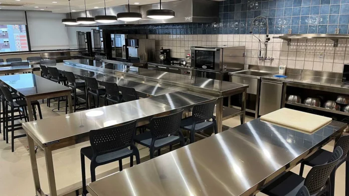 SINDHA inaugura Cozinha Escola João Antonio Klee com tecnologia de ponta para combater déficit de mão de obra na gastronomia