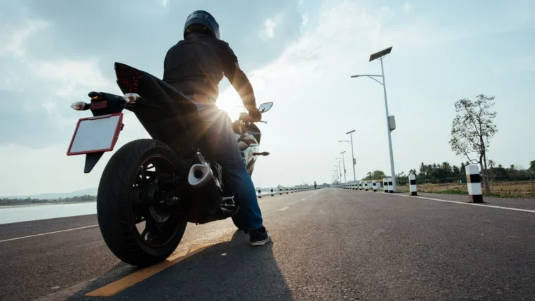 Vai viajar de moto? Veja 7 dicas essenciais para pegar a estrada com total segurança e evitar imprevistos