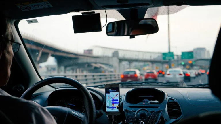 Fim da incerteza para motoristas? Uber e 99 testam modelo de pagamento antecipado após polêmica da taxa variável