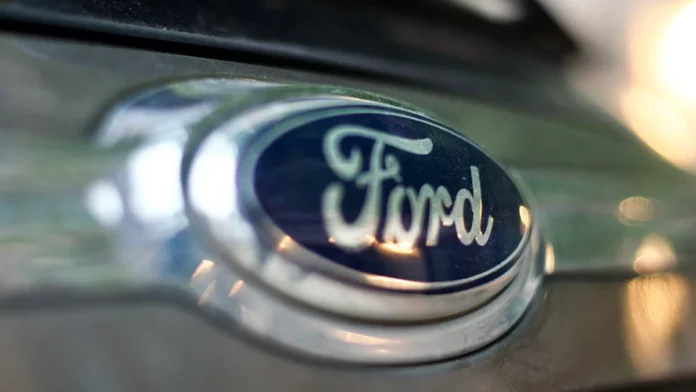 Ford Recontrata Centenas de Engenheiros Veteranos Após Falhas da IA em Inspeções de Qualidade Automotiva e Repensa Automação
