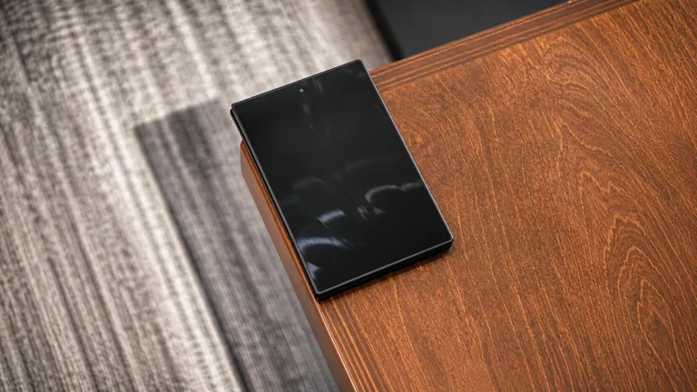 Galaxy Z Fold8: Vazamentos Chocantes Revelam Tela Mais Larga que S26 Ultra e Design Inovador; Samsung Confirma Mudanças