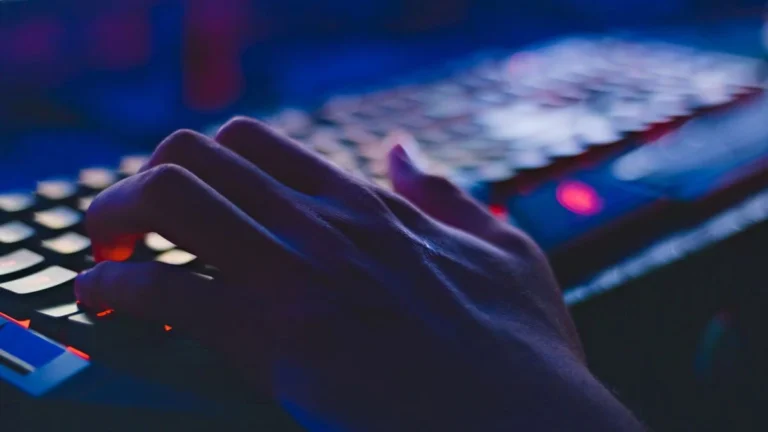 Ataque de Ransomware com IA: Como a Inteligência Artificial Acelera Invasões e Sequestro de Dados, Mas Ainda Depende da Ação Humana