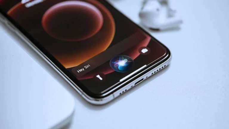 Siri ganha “voz de youtuber” no iOS 27; veja como configurar