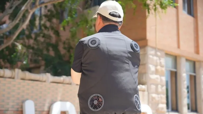 Inovação Chinesa: Empresa Cria Colete com Ar-Condicionado Portátil e Bateria de 12 Horas para Aliviar Calor Extremo de Trabalhadores