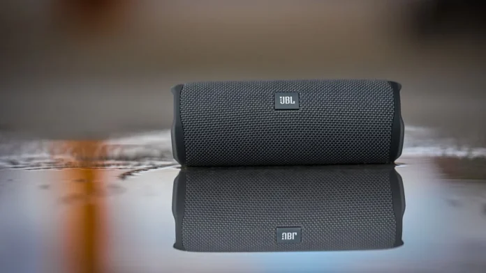 JBL Lança Nova Flip Essential 3 SE com Alerta de Umidade no USB-C para Evitar Choques; Veja Preço no Brasil e Bateria de 12 Horas
