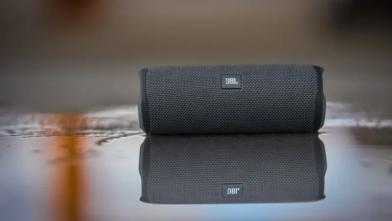 JBL Lança Nova Flip Essential 3 SE com Alerta de Umidade no USB-C para Evitar Choques; Veja Preço no Brasil e Bateria de 12 Horas