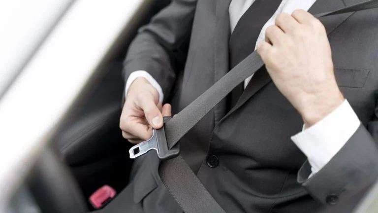 3 Truques SURPREENDENTES com o Cinto de Segurança do Carro que Pouquíssimos Motoristas Conhecem