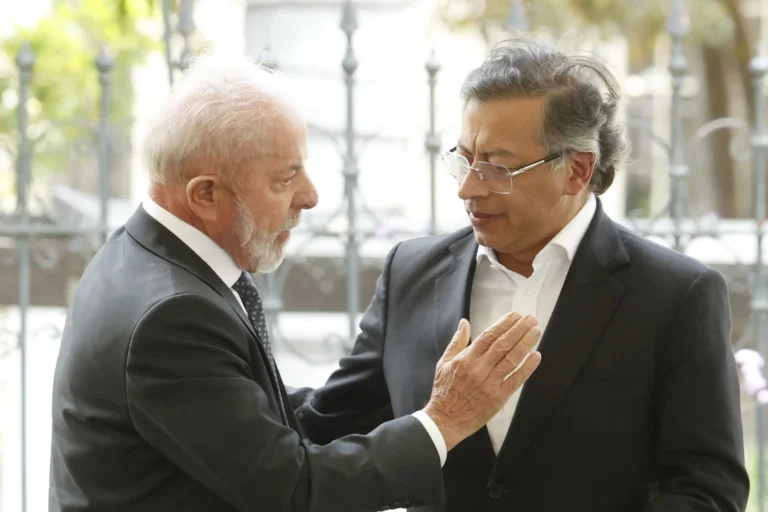 Petro promete transição pacífica na Colômbia após conversa com Lula e recua em acusações de fraude eleitoral