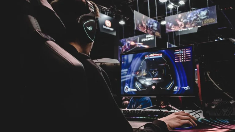 Do Servidor à Prancheta: Como o Counter-Strike Atingiu a Complexidade e a Pressão de Gestão de um Clube de Futebol de Elite