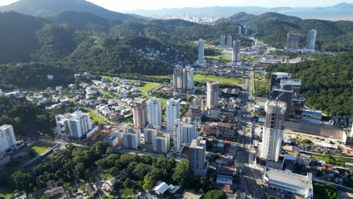 Airbnb Dispara: Locações de Curta Temporada Impulsionam Demanda por Imóveis Compactos e Novos Investimentos no Brasil