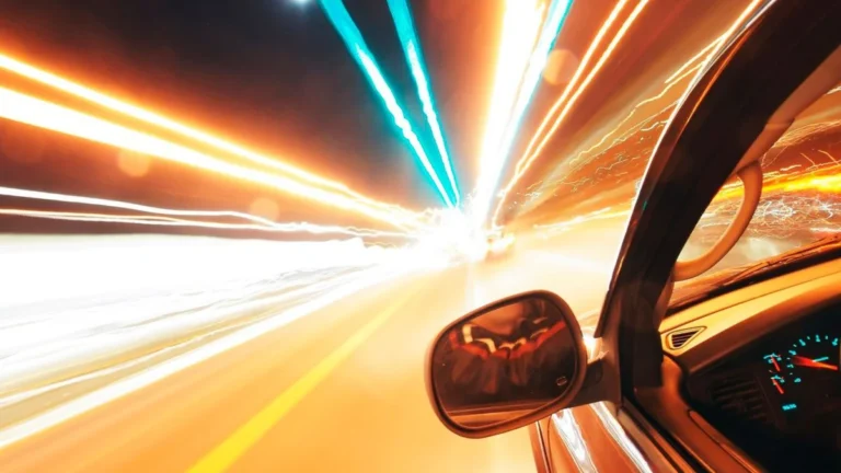Por Que o Velocímetro do Carro e o GPS do Celular Mostram Velocidades Diferentes? Entenda a Margem de Segurança e os Fatores da Pista