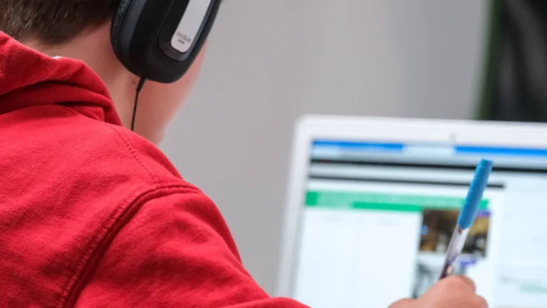 Inteligência Artificial Transforma a Educação: Mais Inclusão e Personalização para Atender às Necessidades Únicas de Cada Estudante