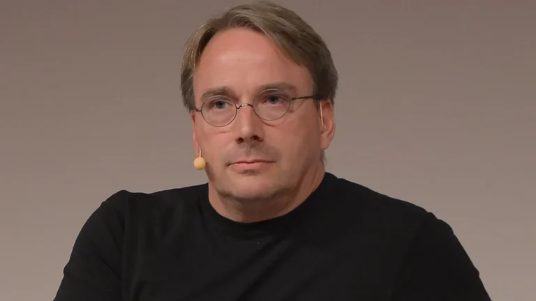 Linus Torvalds Muda Tom e Reconhece Potencial da IA no Linux, Mas Alerta para “Lixo” e Desafios de Produtividade em 2026