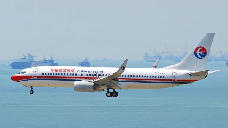 Descubra o Custo Gigantesco de Abastecer um Avião Comercial: Quanto Litros e Reais são Necessários para Boeing 737, Airbus A320 e Embraer E195-E2?