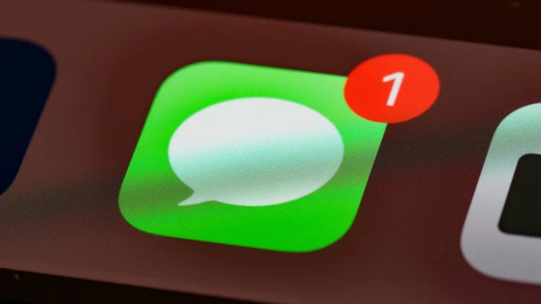 iPhone Esconde Recurso Poderoso: Traduza Mensagens de Texto em Tempo Real e em 20 Idiomas Sem Sair do App