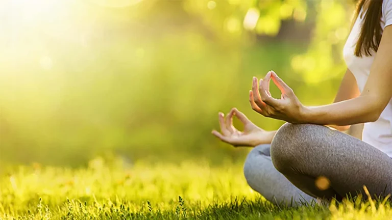 Yoga no Heliponto: Grand Mercure Vila Olímpia Oferece Experiência de Bem-Estar com Vista Panorâmica