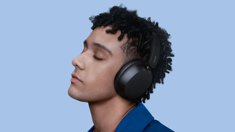 Xiaomi desafia JBL no Brasil com fone Redmi Headphones Neo: preço, 72h de bateria e cancelamento de ruído adaptativo