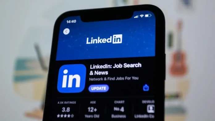 LinkedIn Adiciona Botão 'Parece Lixo de IA' para Usuários Denunciarem Conteúdo Gerado por Inteligência Artificial no Feed