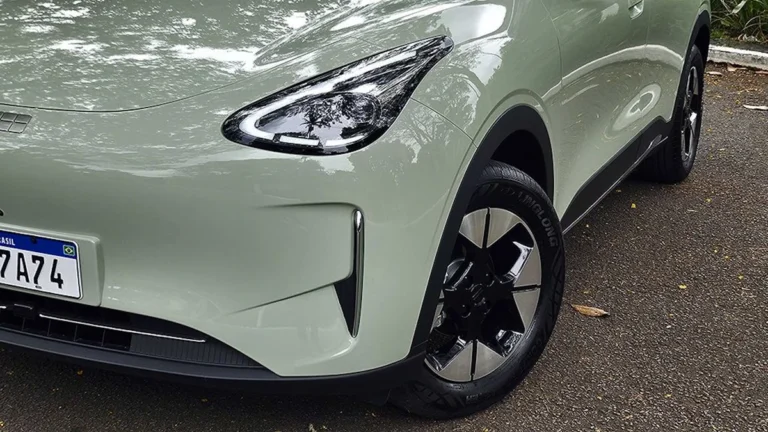 Carros Elétricos 2026: Geely EX2 Lidera a Menor Desvalorização no Brasil, Enquanto JAC E-JS4 Despenca Mais de 50% – O Guia Essencial para Comprar!