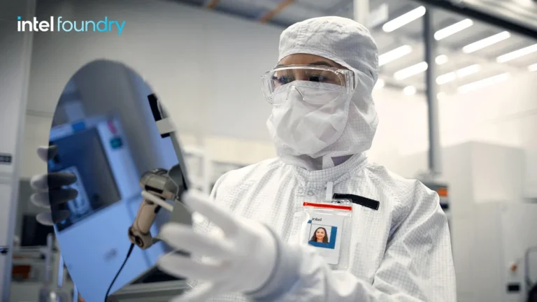 Intel Desafia Limites da Física e Anuncia Chips Hipergrandes: O Salto Tecnológico que Impulsionará a Era da Inteligência Artificial e Supercomputadores