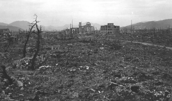 6 de Agosto: Da Tragédia de Hiroshima à Revolução da Penicilina e o Nascimento da Internet