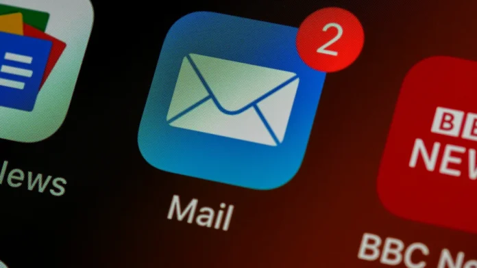 Alerta: Golpe de E-mail com Fotos Antigas de 'Parente' Engana Vítimas; Saiba Como Proteger Suas Memórias Digitais e Dados Pessoais