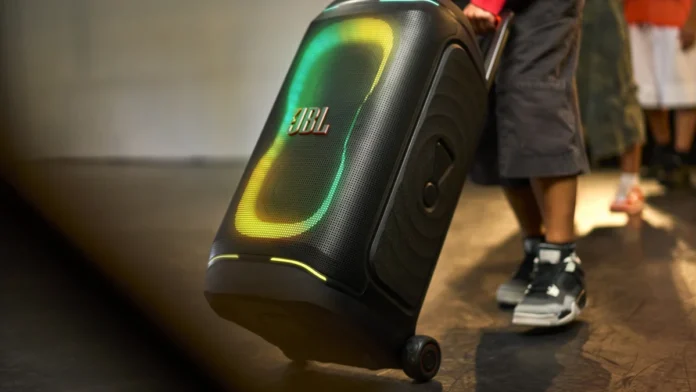 JBL PartyBox 330: A Gigante do Som Chega ao Brasil com Rodas, IA e Bateria Removível para Festas Sem Fim