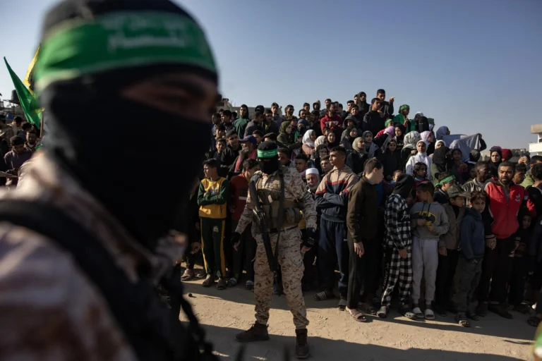 EUA Definem Prazo de 30 Dias para Início do Desarmamento do Hamas em Gaza e Condicionam Reconstrução