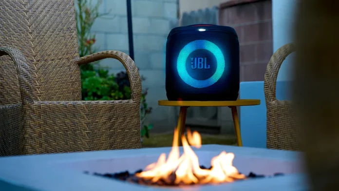 JBL PartyBox Encore Essential 2: Oferta Imperdível na Amazon Traz Caixa de Som Potente com Entrada para Microfone e Bateria de 15 Horas