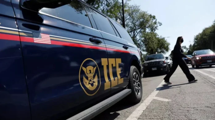 Detenções de Imigrantes Sem Condenação Criminal Explodem nos EUA Sob Trump, Revela Jornal