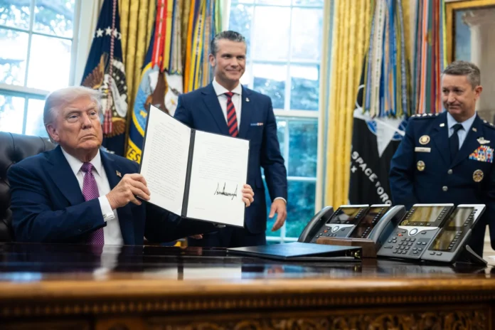 Trump Desmantela Políticas 'Woke' no Exército dos EUA: Meritocracia e Letalidade Retornam ao Pentágono