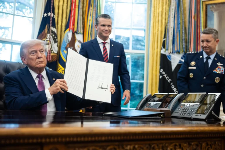 Trump Desmantela Políticas ‘Woke’ no Exército dos EUA: Meritocracia e Letalidade Retornam ao Pentágono