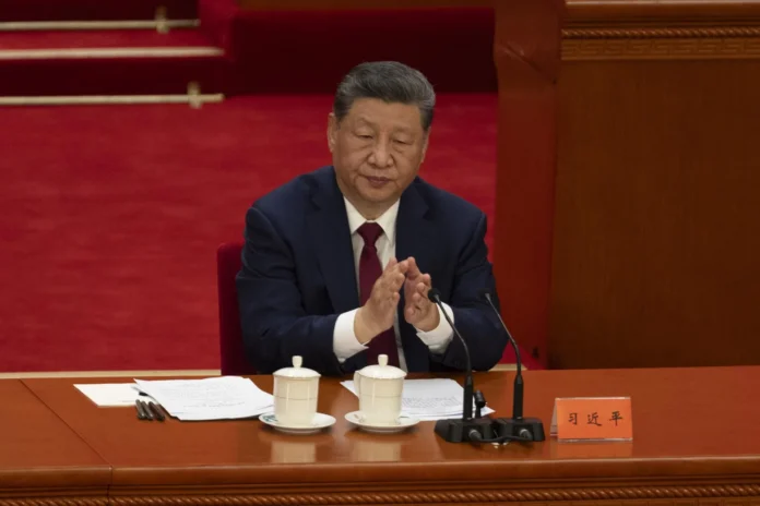 China: Xi Jinping Reduz Comando Militar a Dois Membros em Amplo Expurgador