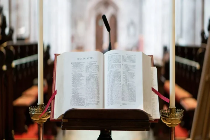 Jovens Católicos no Vietnã Revitalizam Missa em Latim e Tradições Antigas em Busca de Identidade Espiritual