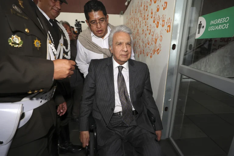 Justiça Equatoriana Condena Ex-Presidente Lenín Moreno a 5 Anos de Prisão por Suborno em Caso de Hidrelétrica