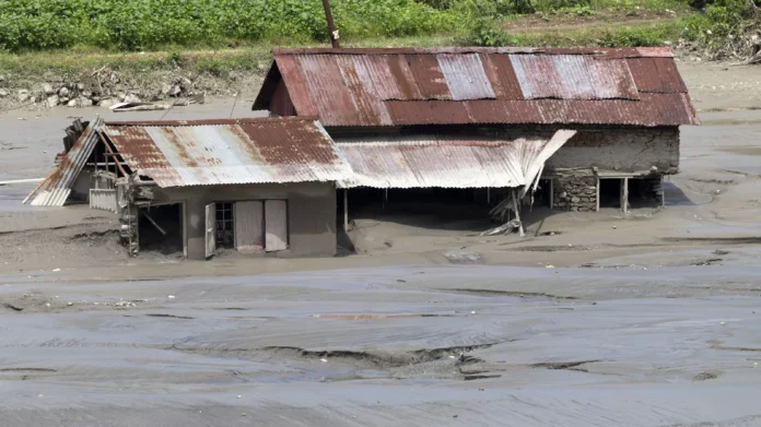 Nepal: Quase 600 estrangeiros permanecem incomunicáveis após avalanches; 289 resgatados